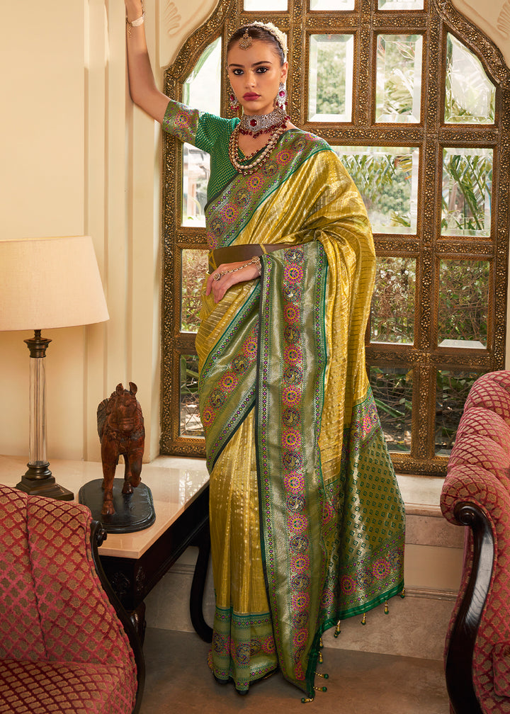 Elegant Dual Tone of Green Kanjivaram Saree with Lustrous Zari Work