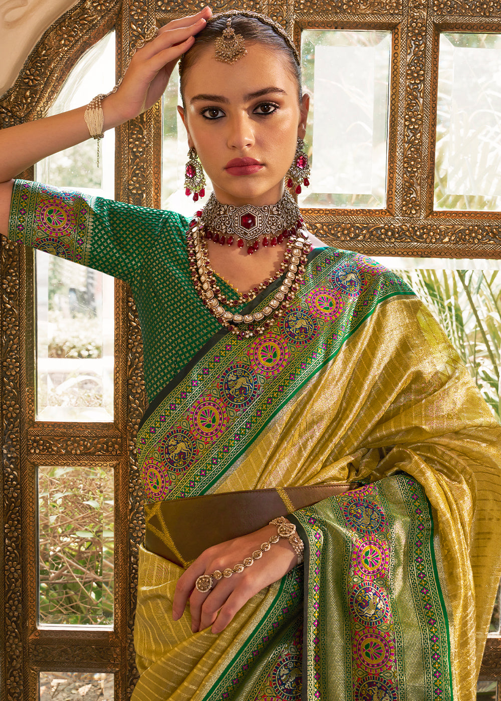 Elegant Dual Tone of Green Kanjivaram Saree with Lustrous Zari Work