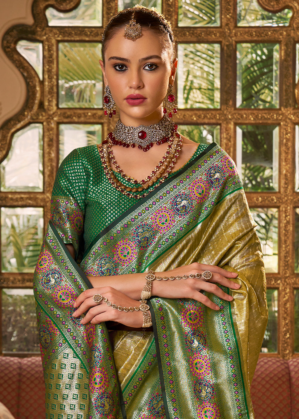 Elegant Dual Tone of Green Kanjivaram Saree with Lustrous Zari Work