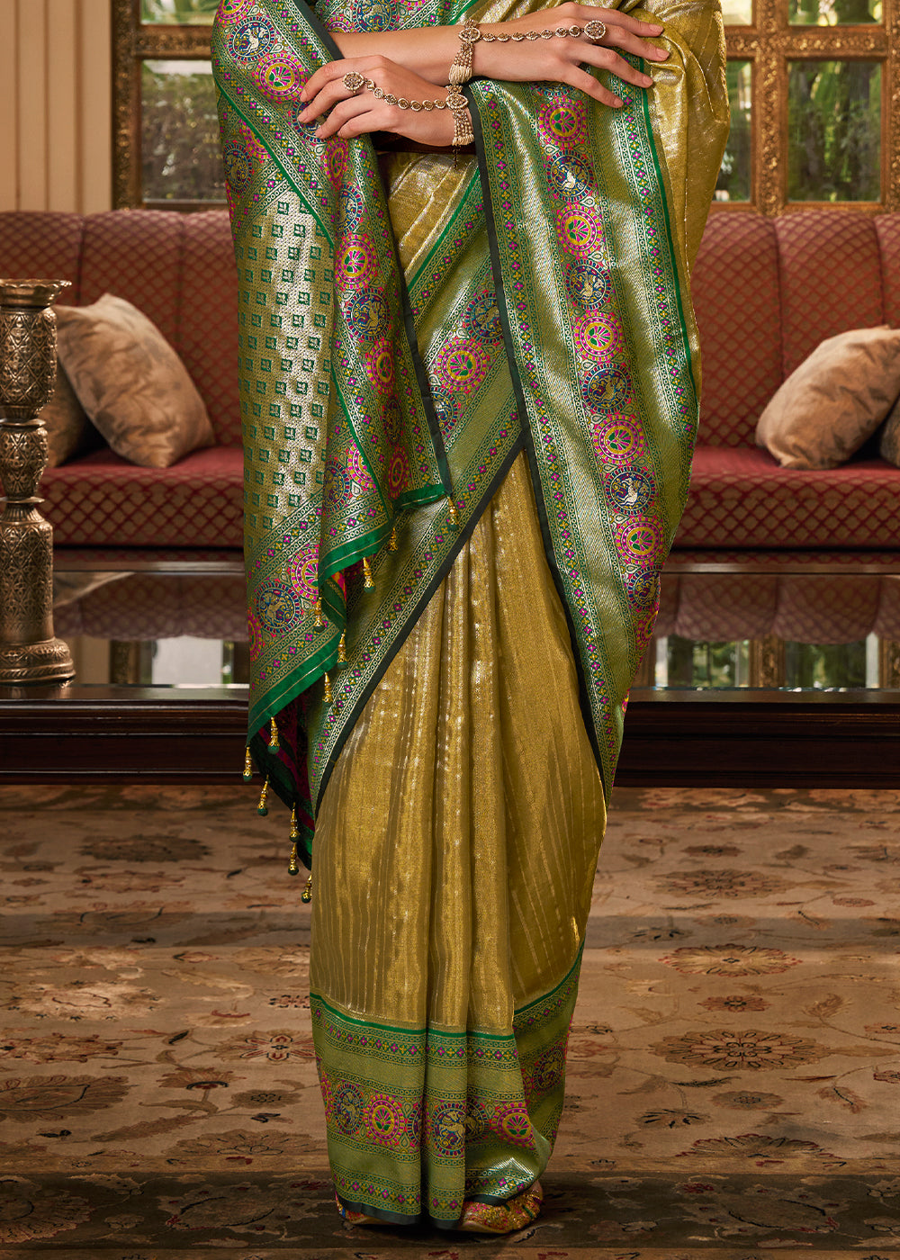 Elegant Dual Tone of Green Kanjivaram Saree with Lustrous Zari Work