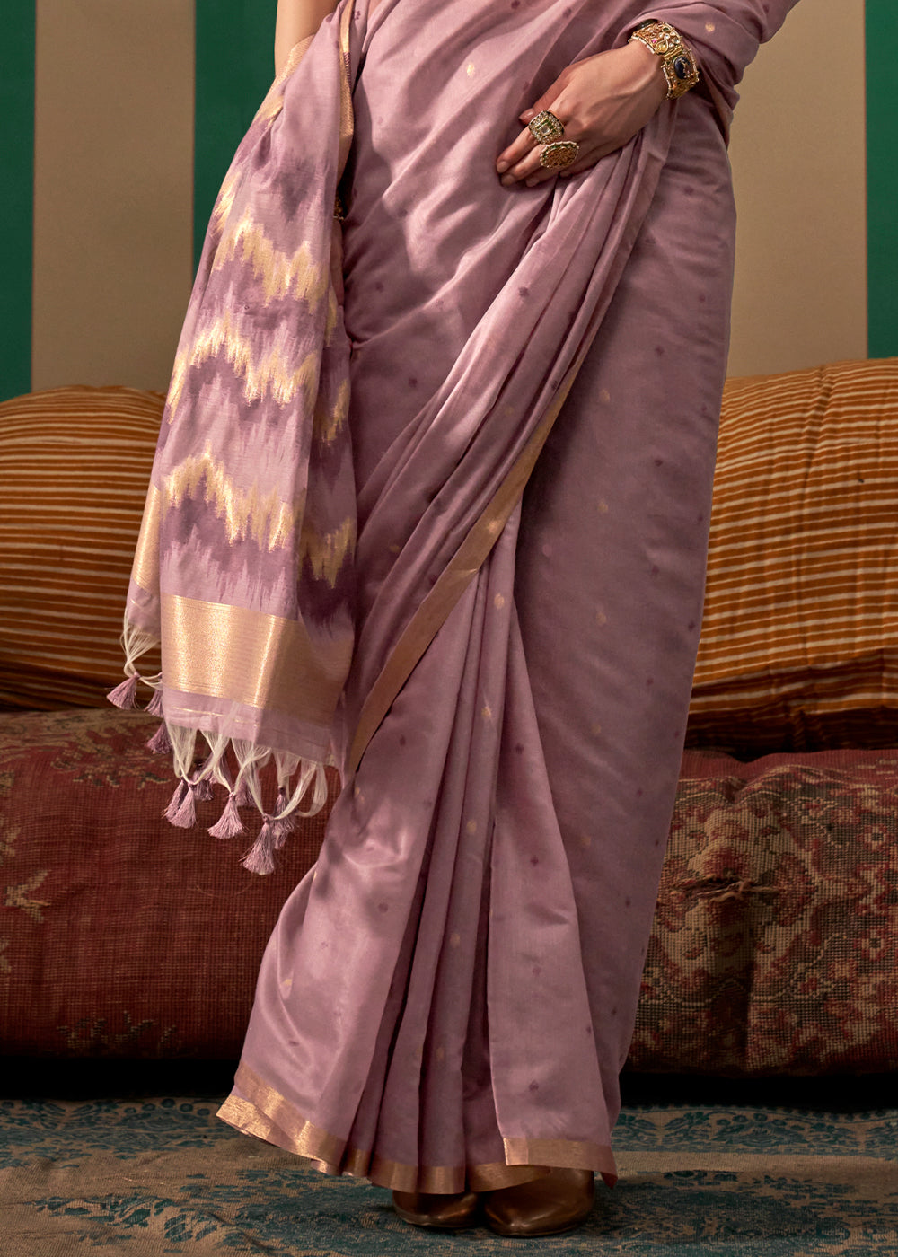 Lavender Purple Linen Silk Saree with Intricate Handloom Craftsmanship