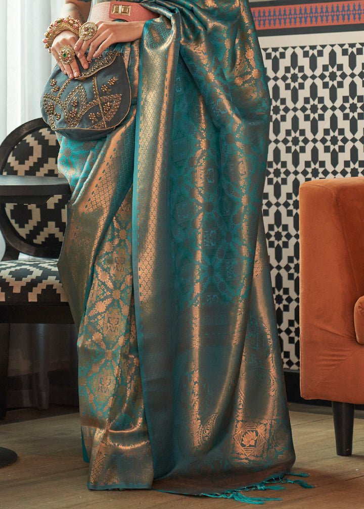 Pacific Blue Dual Tone Kanjivaram Silk Saree Featuring Traditional Handloom Weave