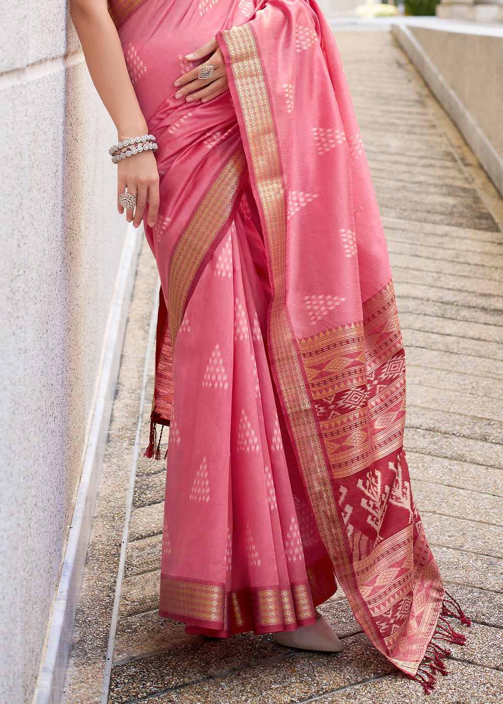 Brink Pink Handwoven Ikkat Silk Saree – Traditional Craftsmanship