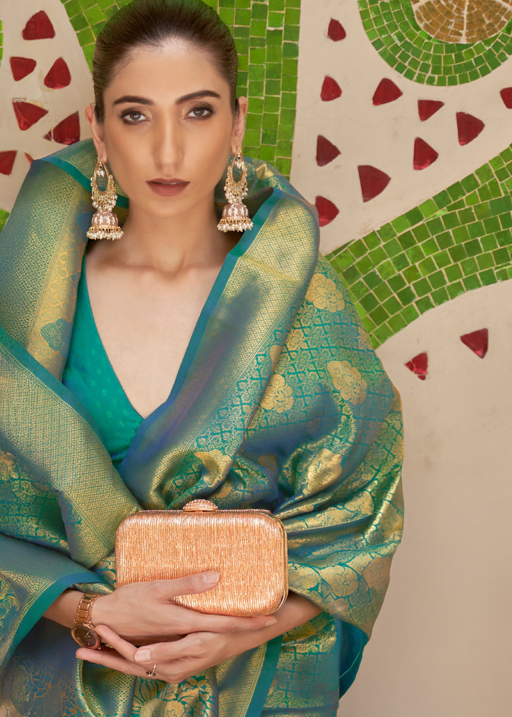 Dual Tone Green Kanjivaram Silk Saree Adorned with Zari Woven Butti