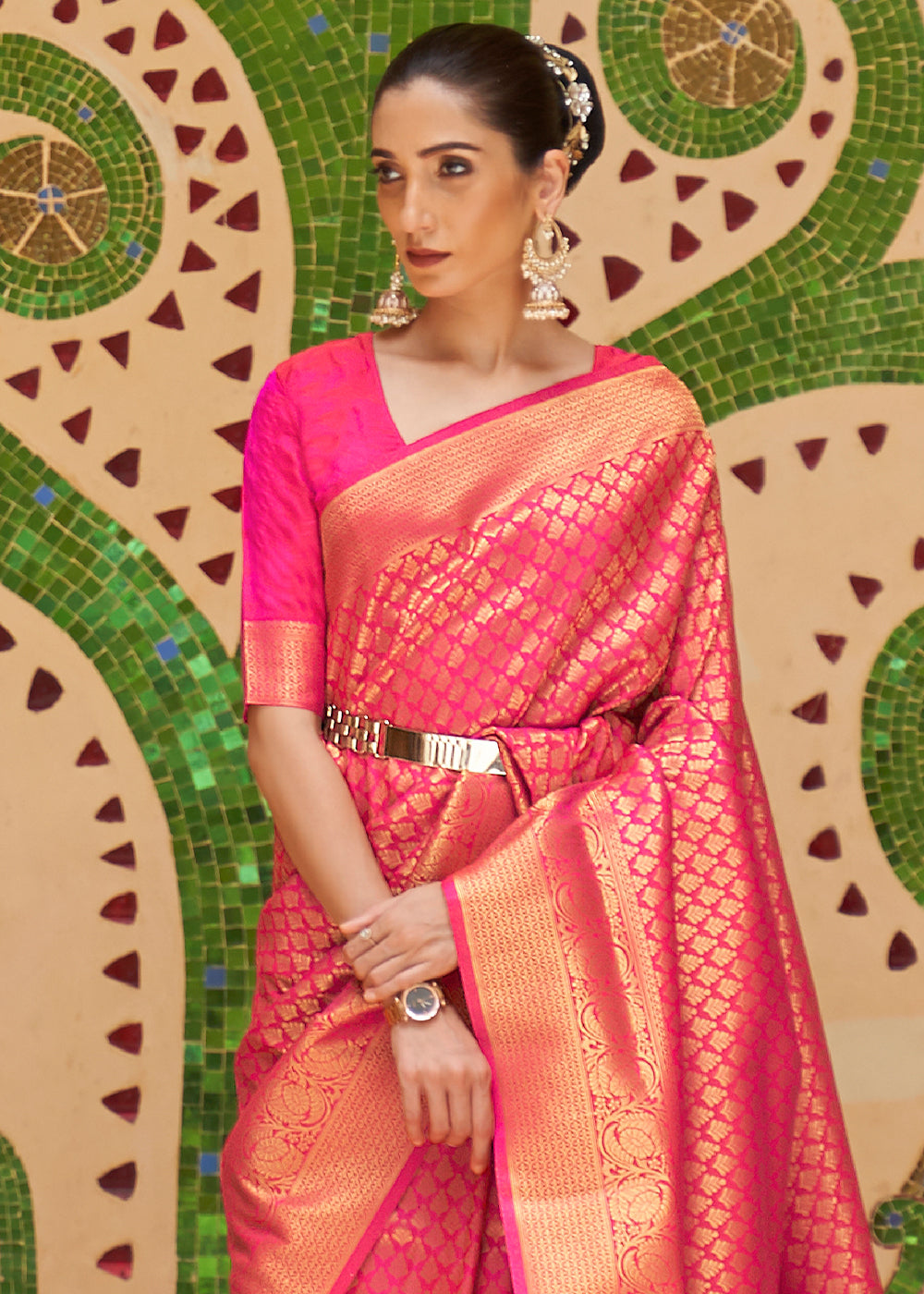 Dual Tone Pink Kanjivaram Silk Saree Adorned with Zari Woven Butti