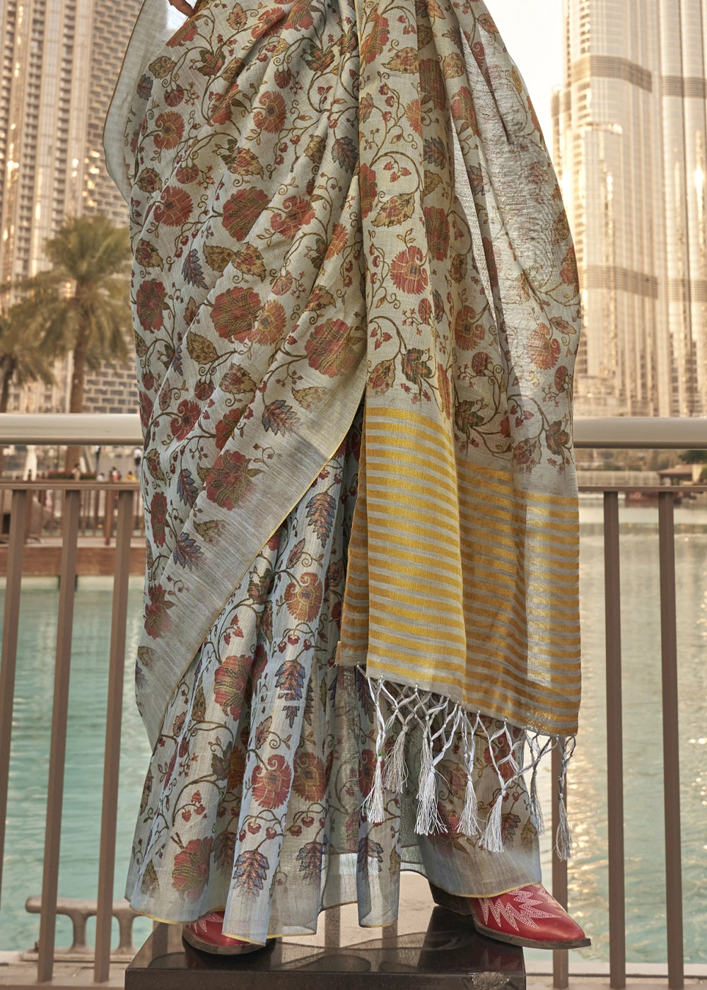 Shades Of Grey Handwoven Floral Printed Tissue Silk Saree
