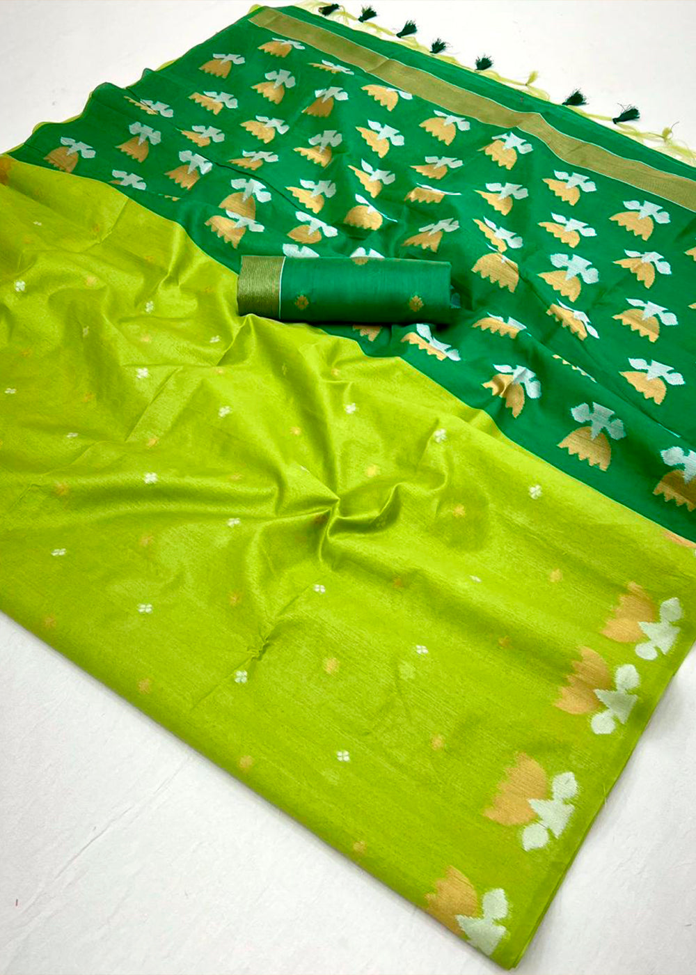 Dual Shade Green Handloom Tussar Silk Saree with Lotus Motif Pallu