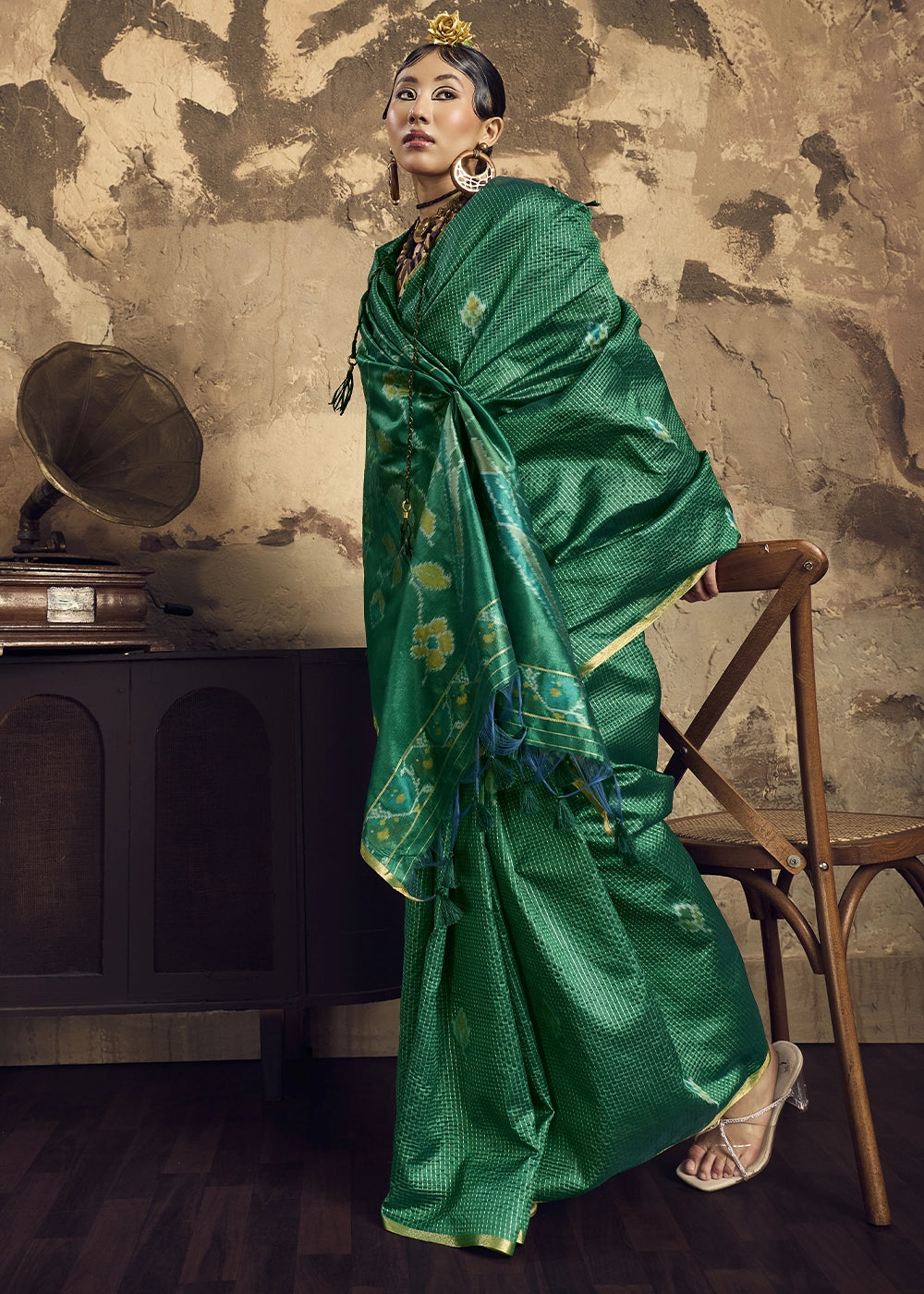 Emerald Green Handloom Weaving Silk Saree with Floral Pallu