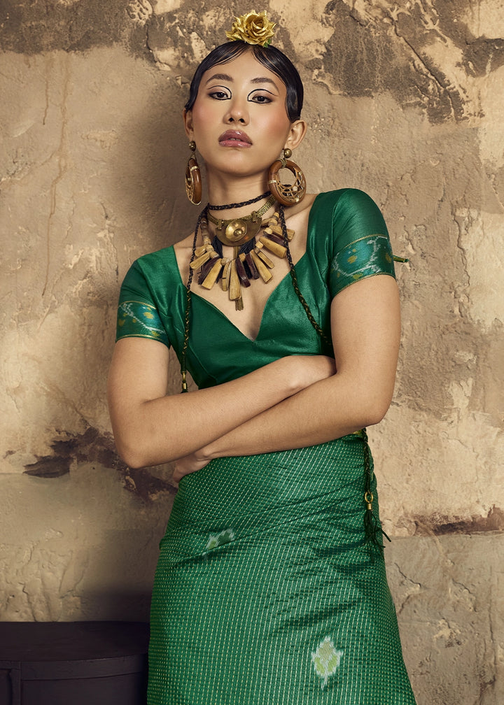 Emerald Green Handloom Weaving Silk Saree with Floral Pallu