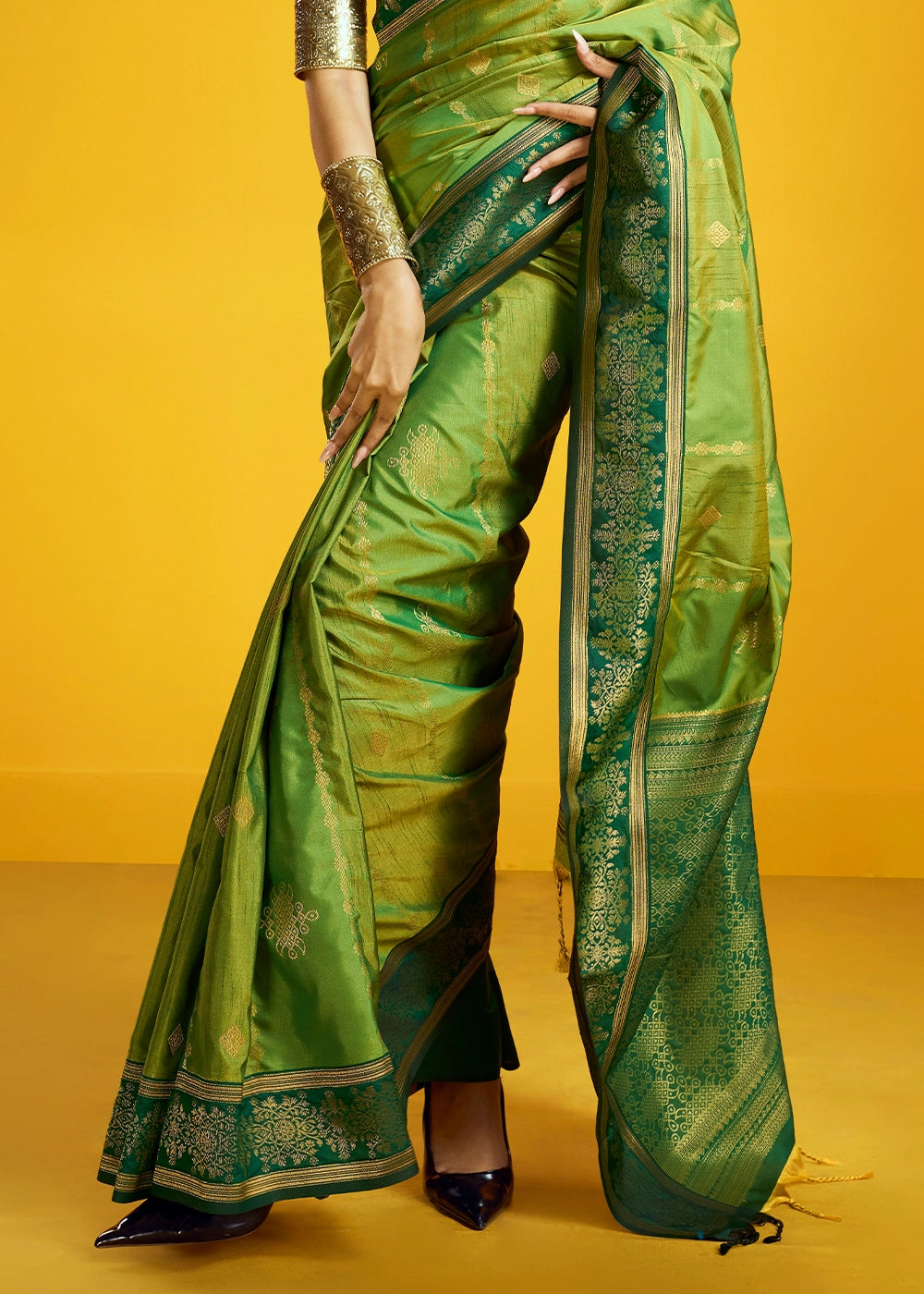 Mantis Green Handloom Silk Saree with Elegant Contrast Border