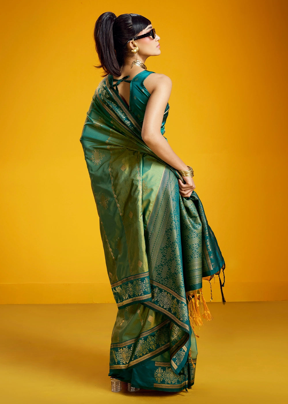 Tones Of Green Handloom Silk Saree with Elegant Contrast Border