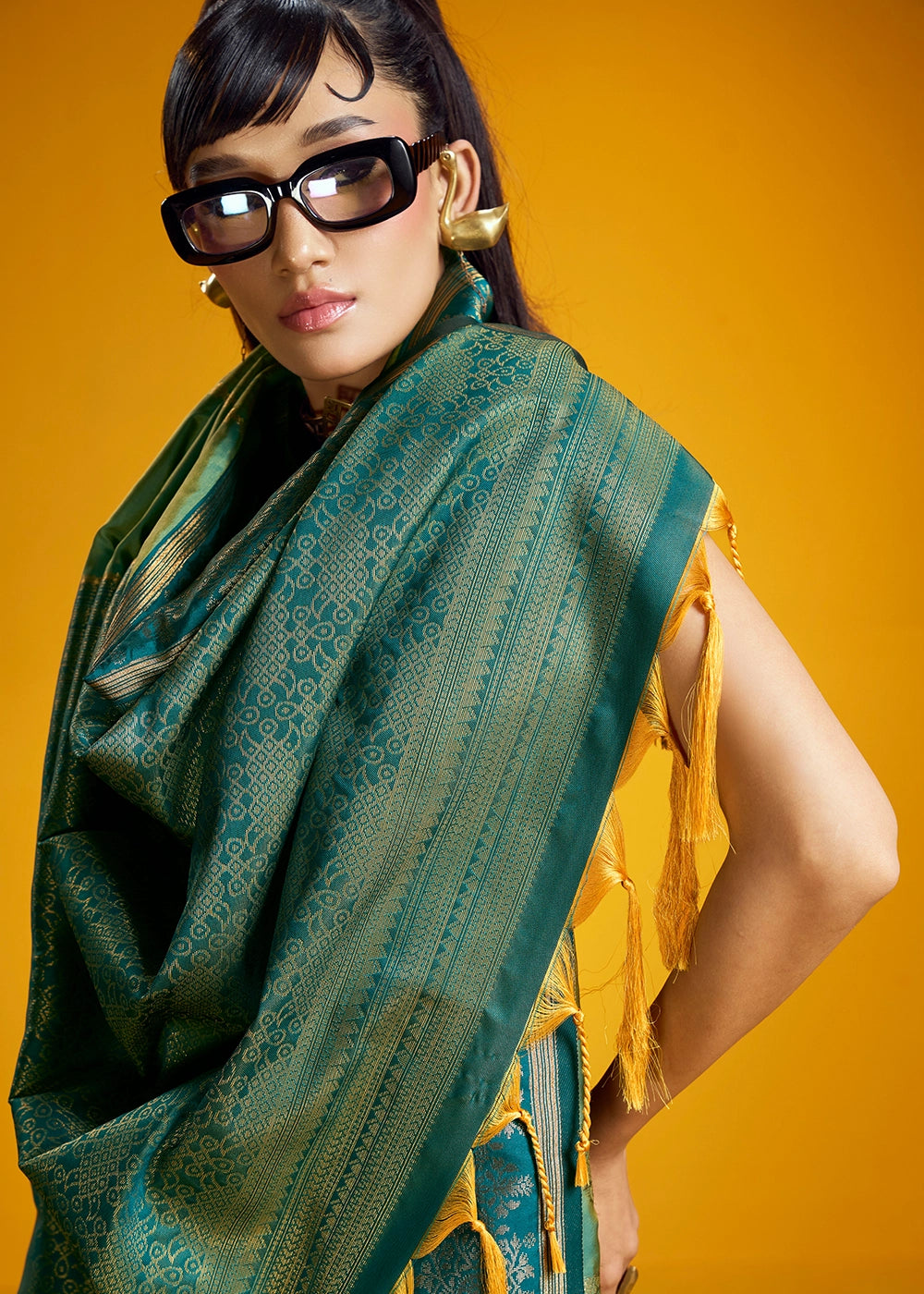 Tones Of Green Handloom Silk Saree with Elegant Contrast Border