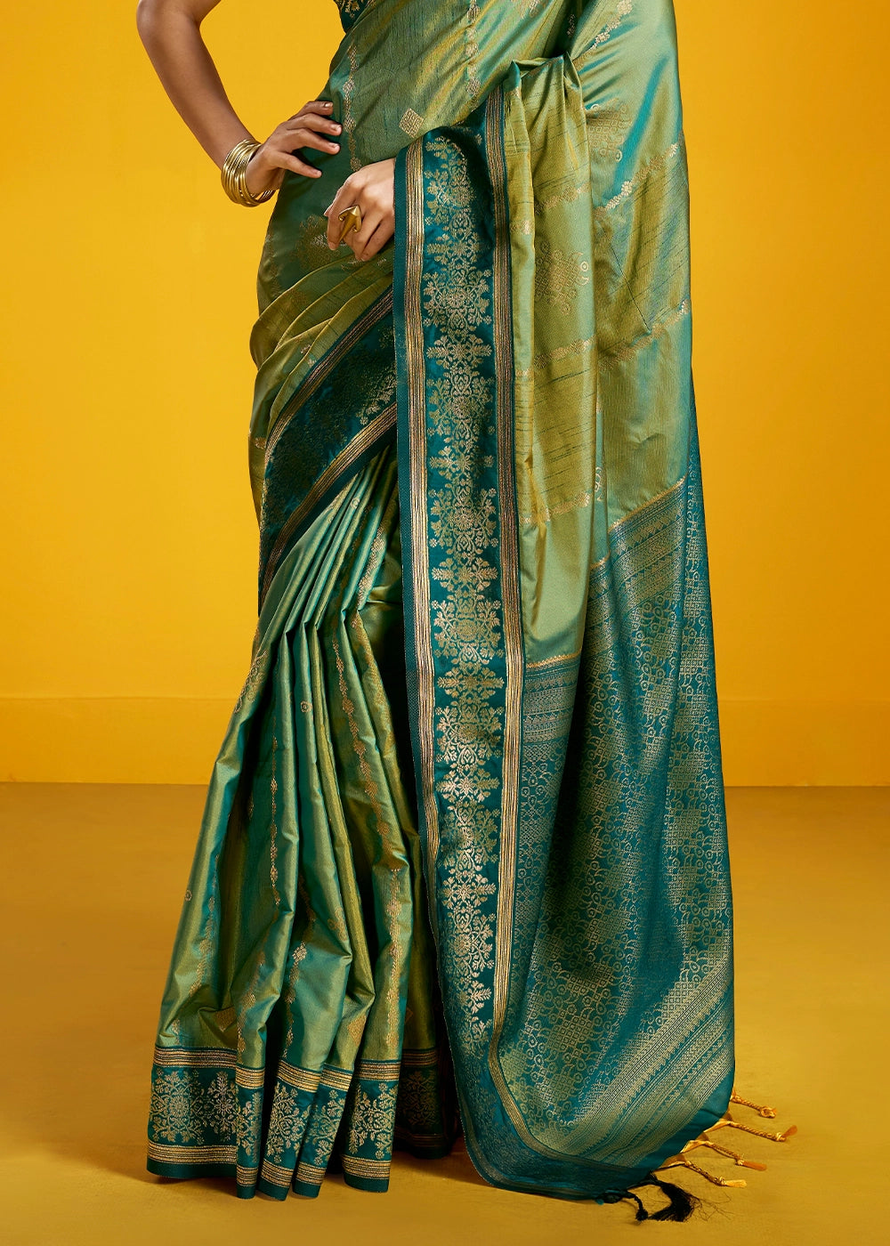 Tones Of Green Handloom Silk Saree with Elegant Contrast Border