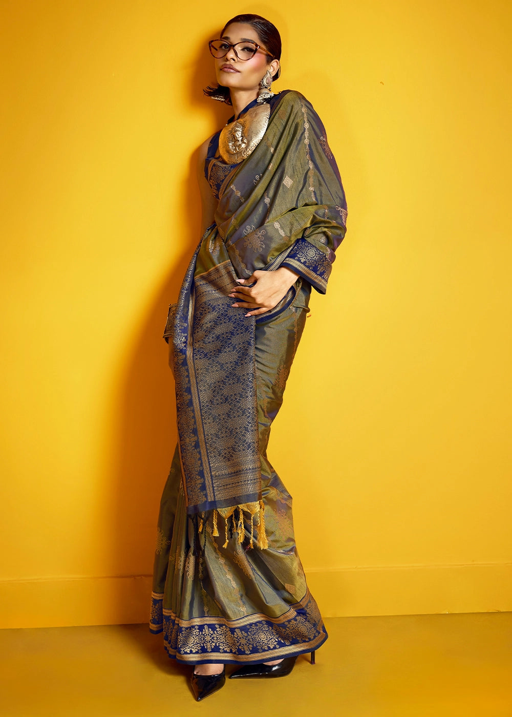 Tones Of Grey Handloom Silk Saree with Elegant Contrast Border