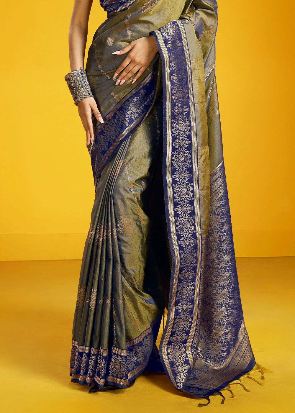 Tones Of Grey Handloom Silk Saree with Elegant Contrast Border