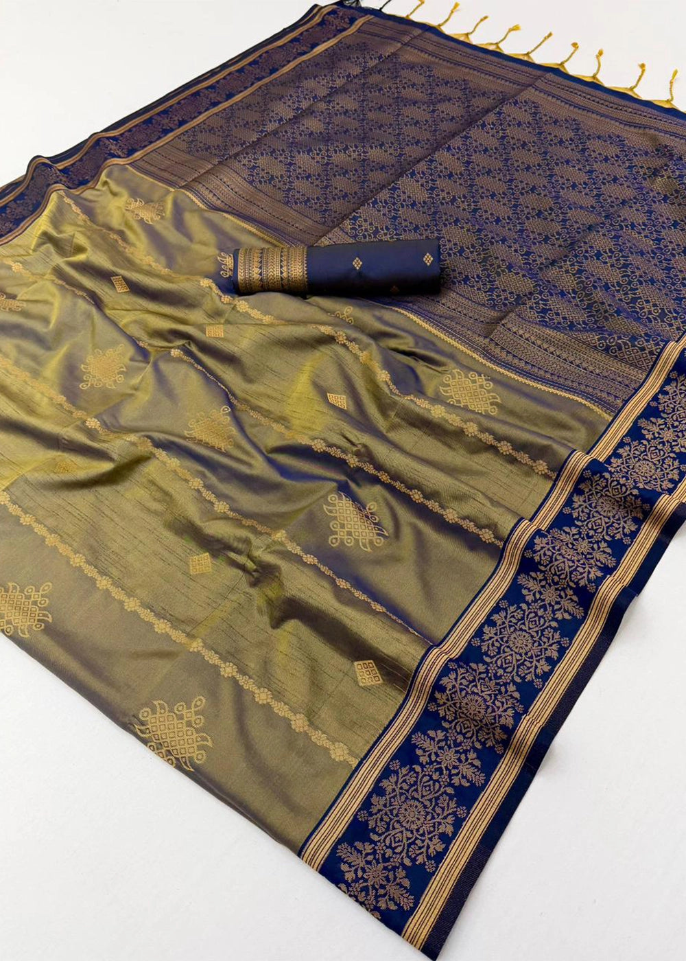 Tones Of Grey Handloom Silk Saree with Elegant Contrast Border