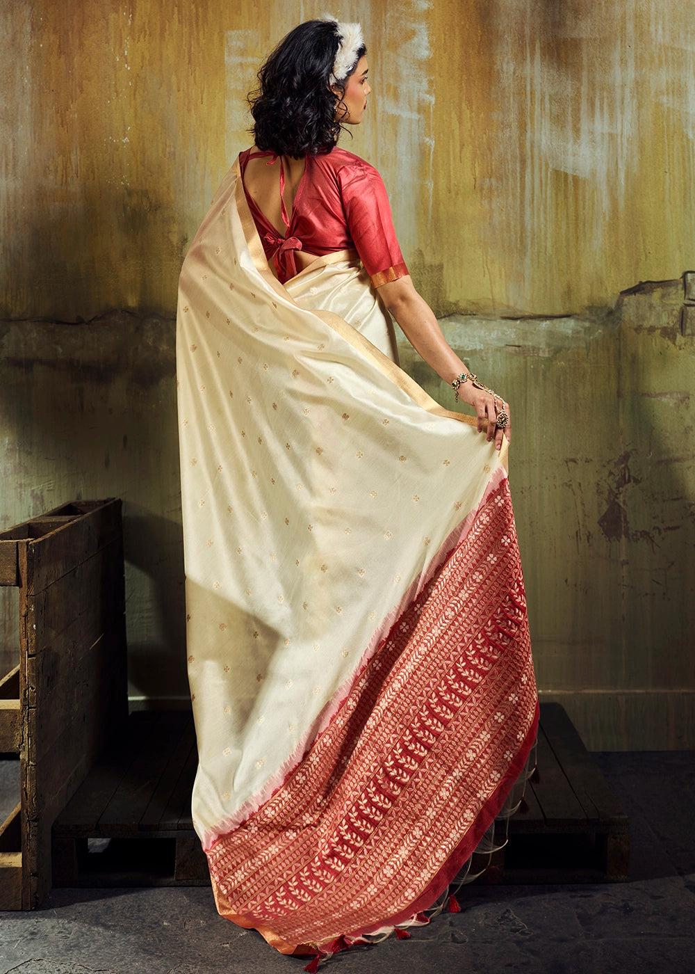 Cream White Tussar Silk Handloom Woven Saree with Zari Butti