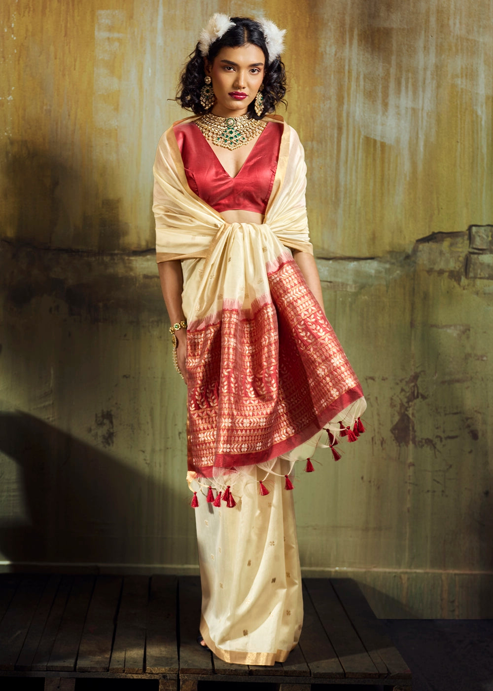 Cream White Tussar Silk Handloom Woven Saree with Zari Butti