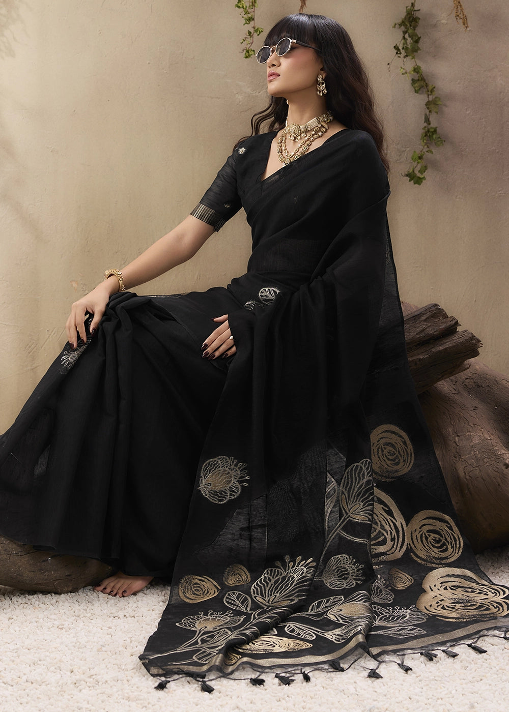 Pitch Black Soft Munga Silk Handloom Saree