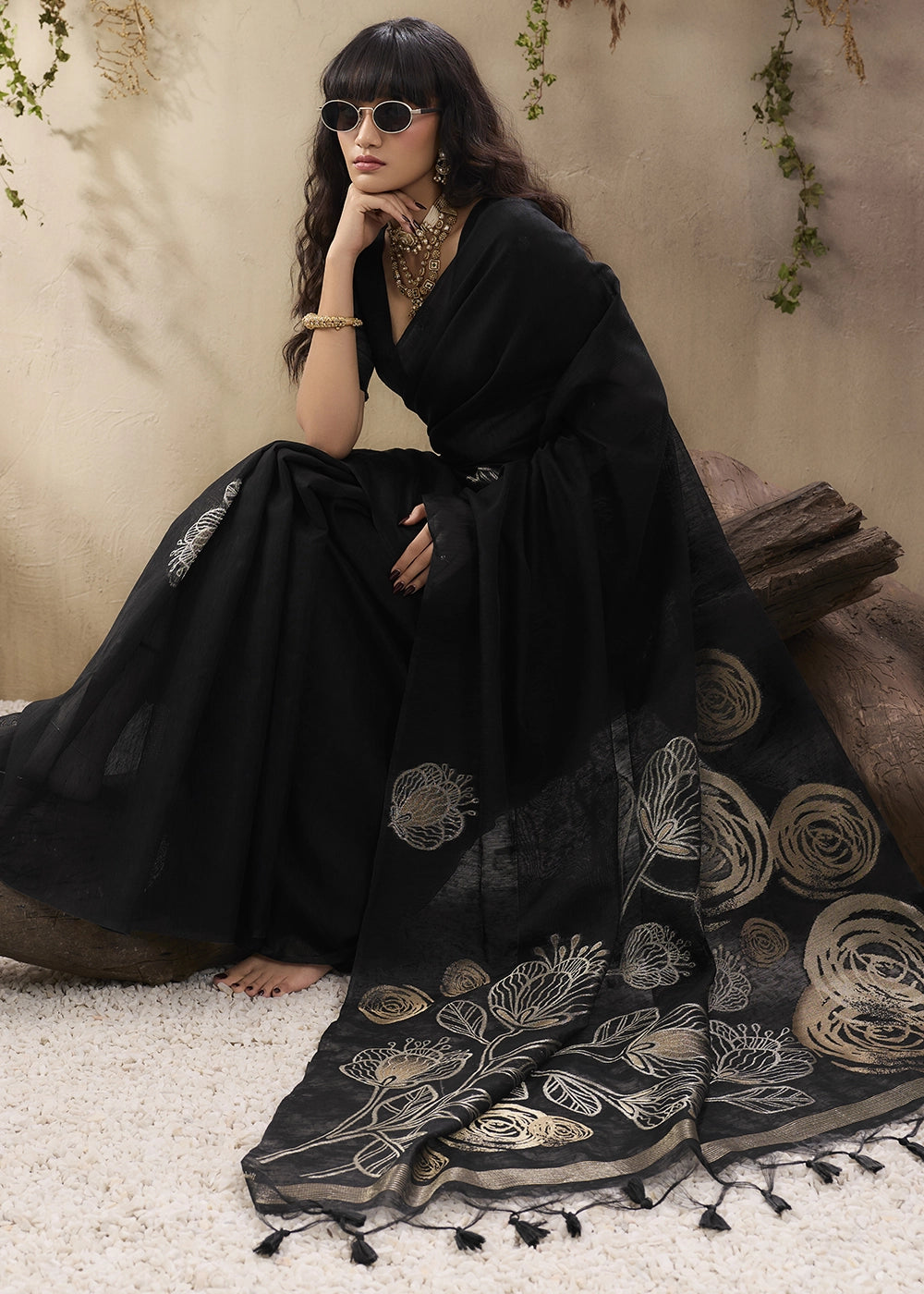 Pitch Black Soft Munga Silk Handloom Saree