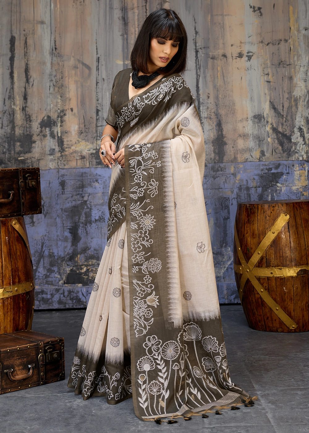 White & Grey Soft Munga Cotton Handloom Saree