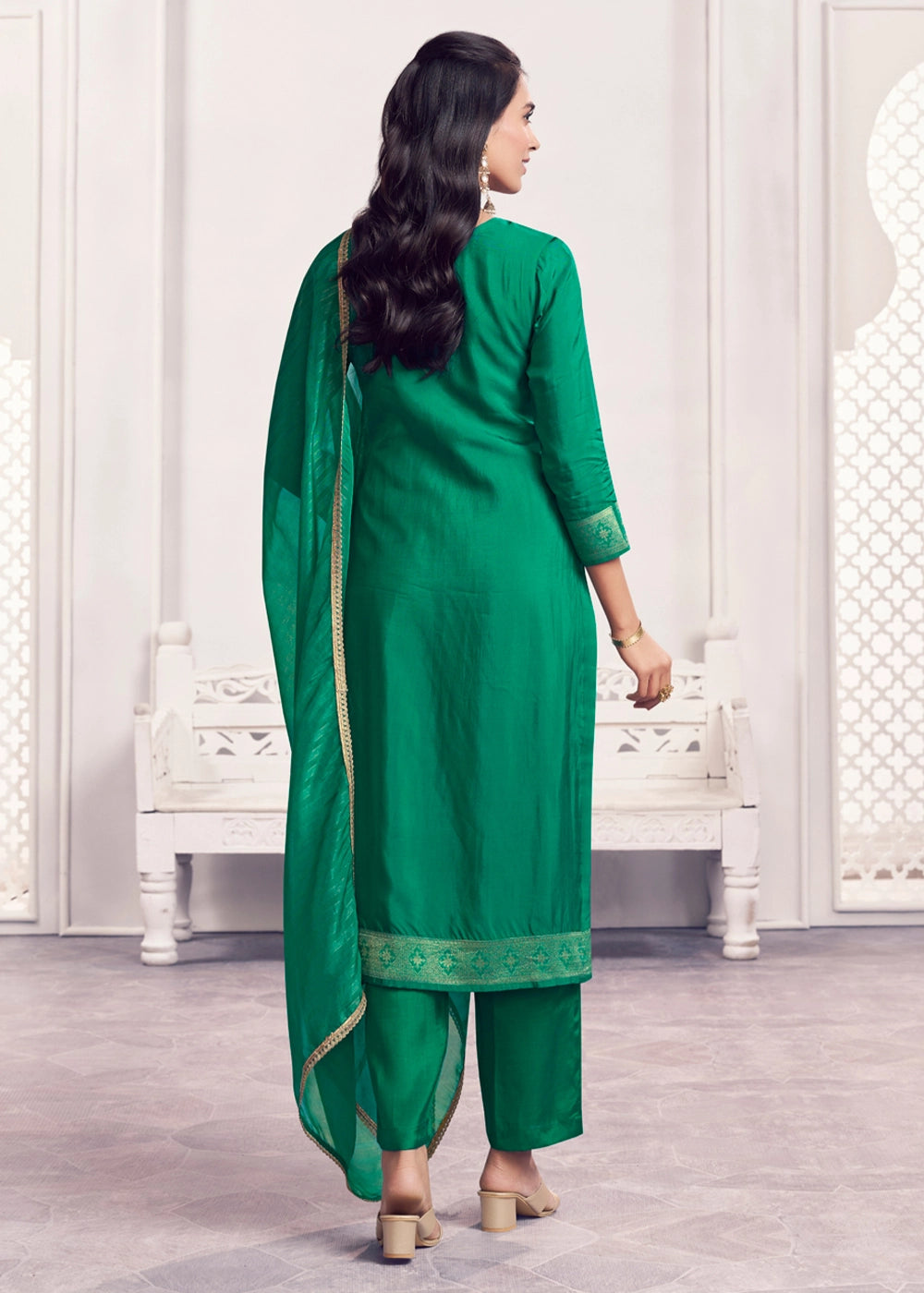 Green Jacquard Straight Kurta With Dyed Trousers And Jacquard Dupatta