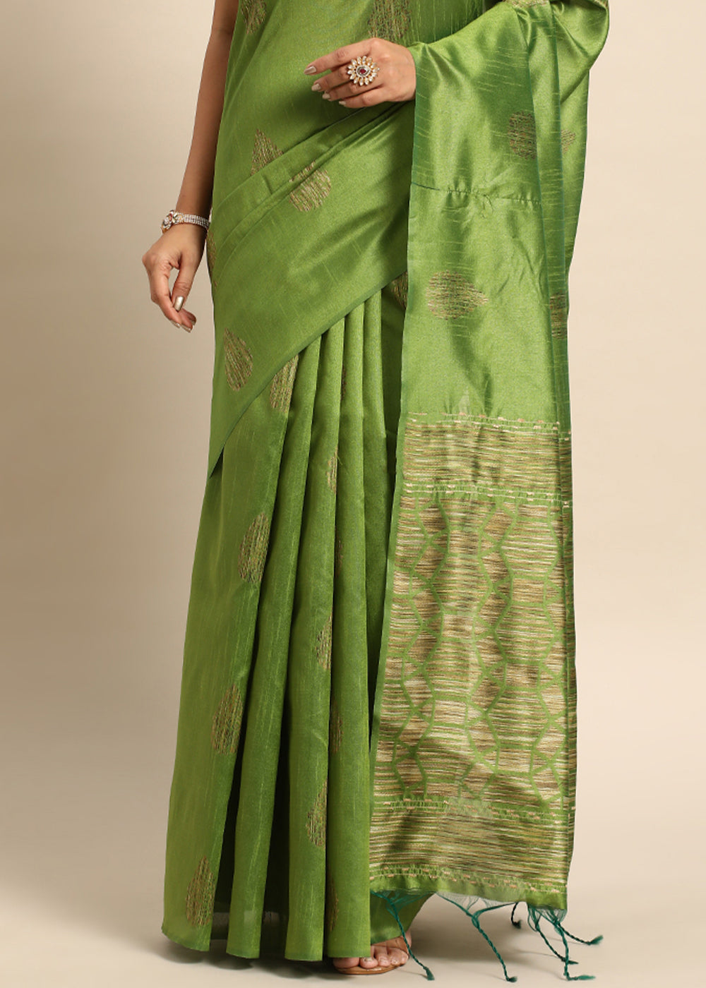 Kelly Green Raw Silk Saree with Intricate Woven Butti and Artistic Pallu