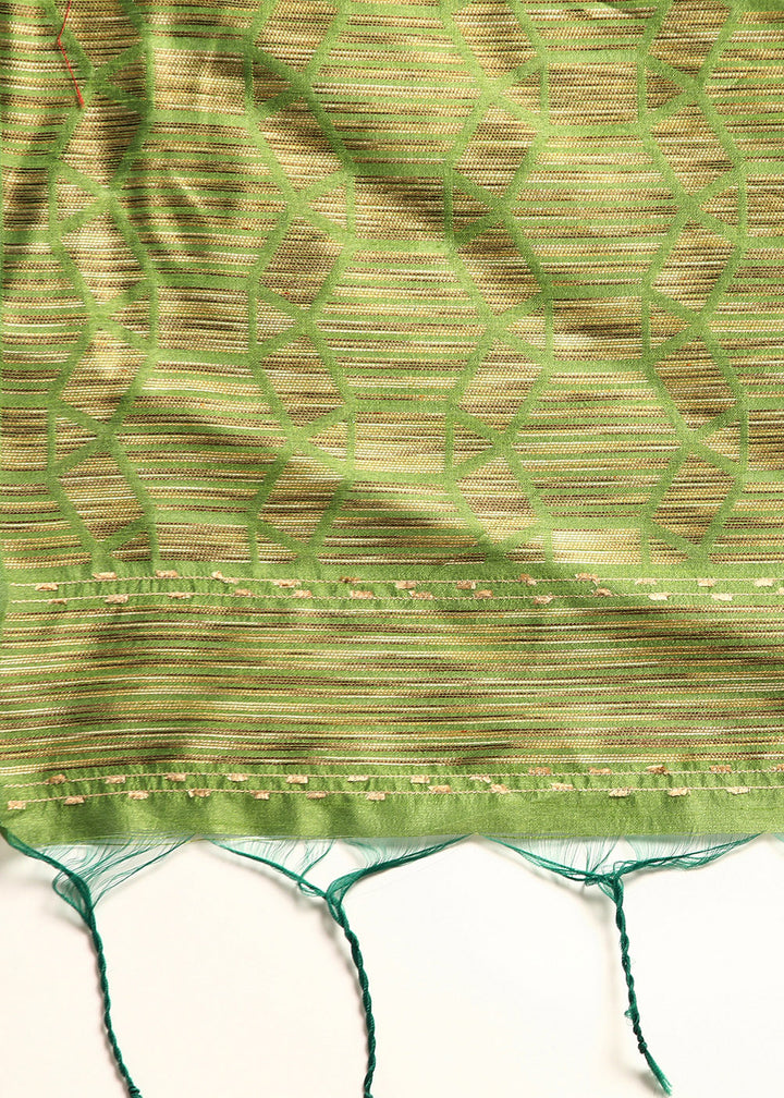 Kelly Green Raw Silk Saree with Intricate Woven Butti and Artistic Pallu