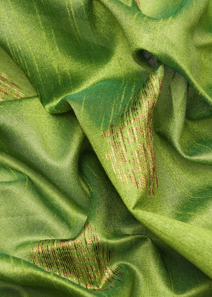 Kelly Green Raw Silk Saree with Intricate Woven Butti and Artistic Pallu