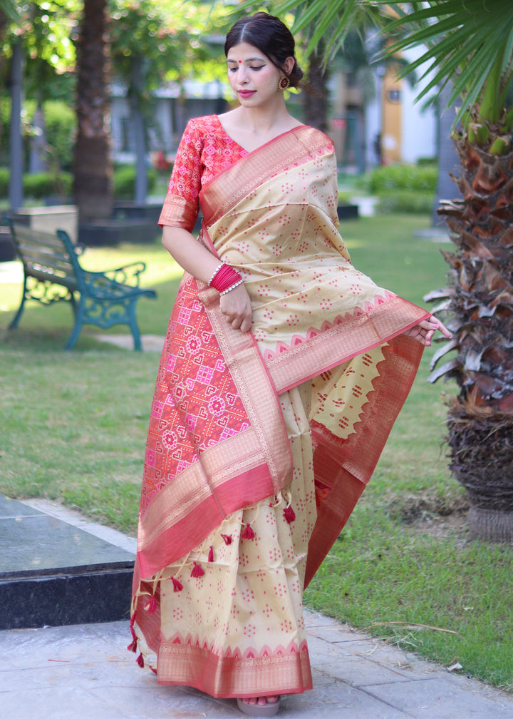 Cream White Raw Silk Saree with Intricate Patola Print & Zari Pallu