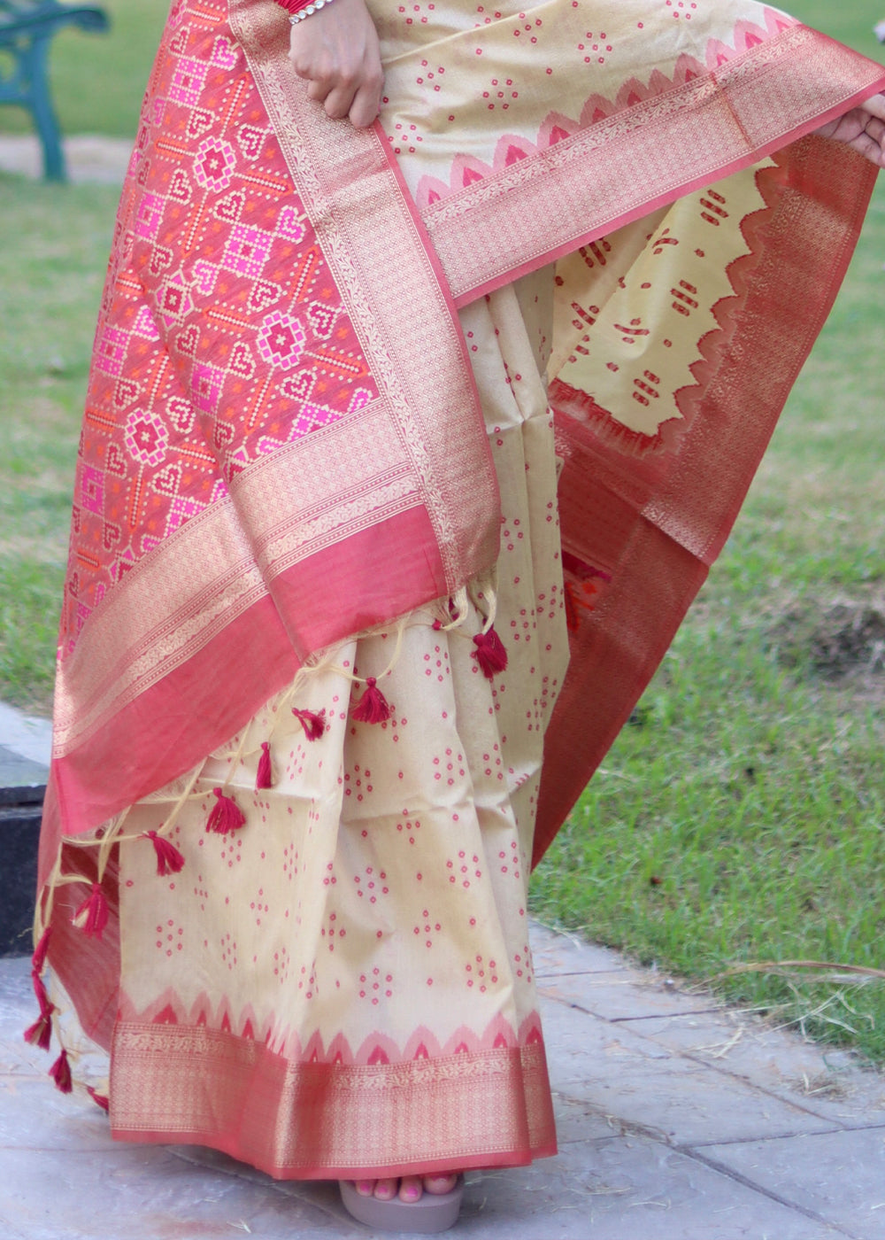 Cream White Raw Silk Saree with Intricate Patola Print & Zari Pallu