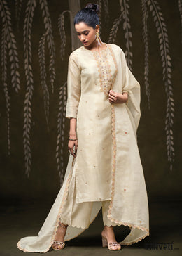 Ivory Cream Jacquard Silk Kurta Set with Scalloped Embroidery & Zari Lace