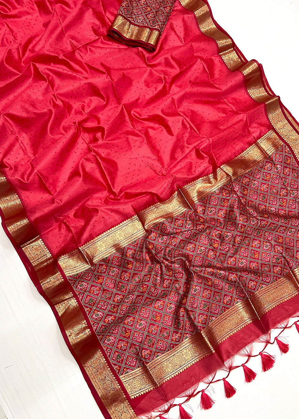 Crimson Pink Patola Silk Saree with Intricate Handloom Work