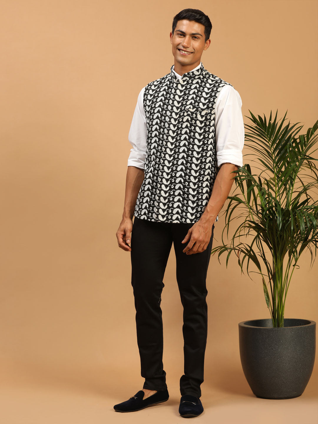 Men Black Chikankari Embroidered Pure Cotton Nehru Jacket