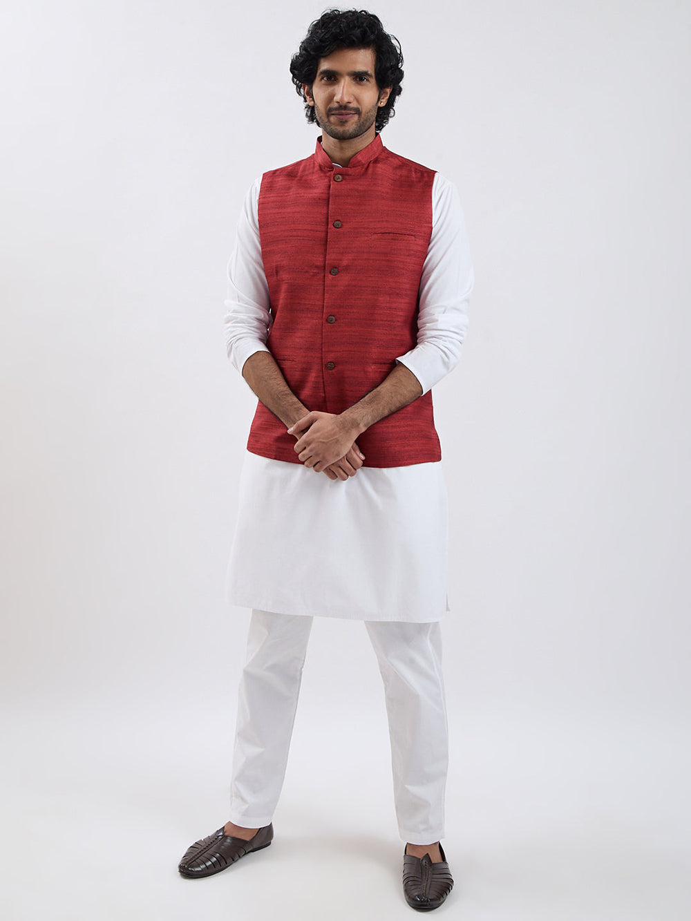 Men's Maroon And White Cotton Blend Jacket, Kurta And Pyjama Set