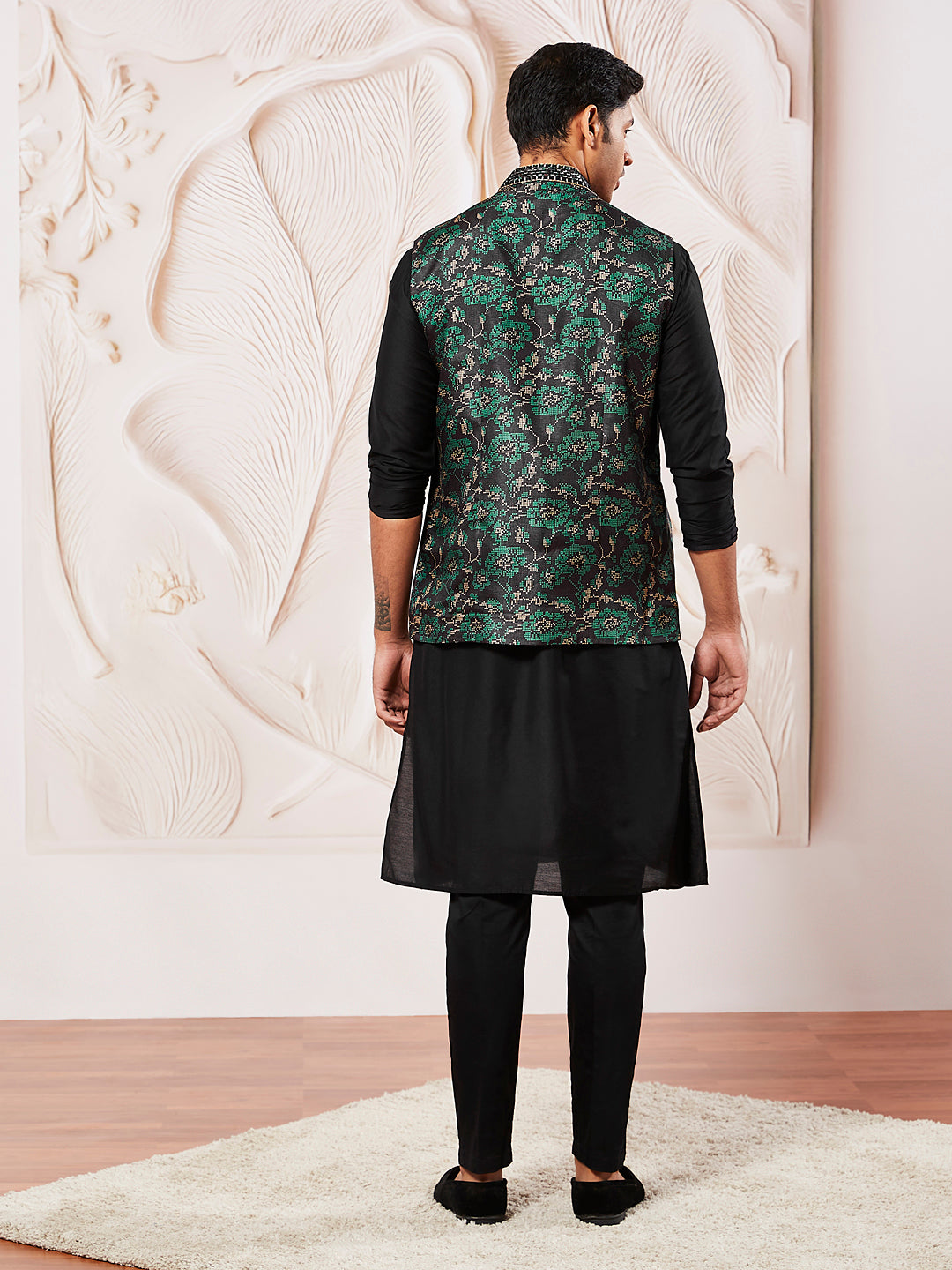 https://cdn.shopify.com/s/files/1/1147/1390/files/VASMJ575GNnK169BLnPANT536BL_5.jpg?v=1753865865