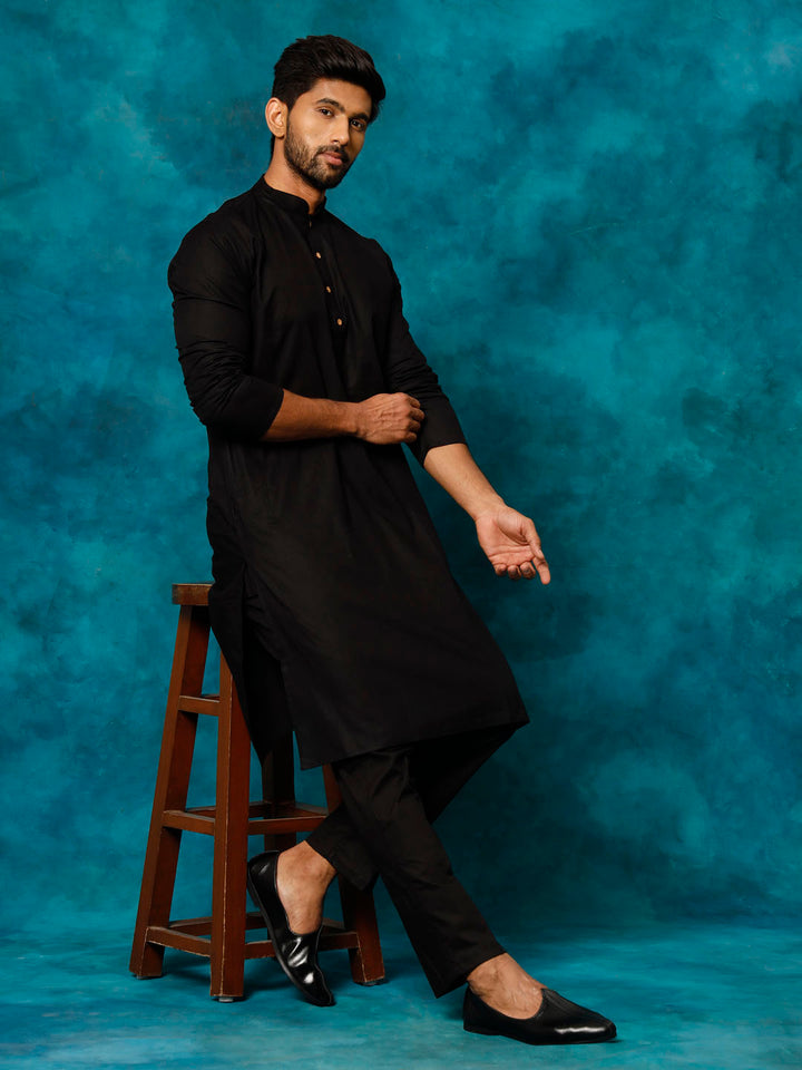 Sarvati Men's Black Cotton Blend Kurta Pyjama Set