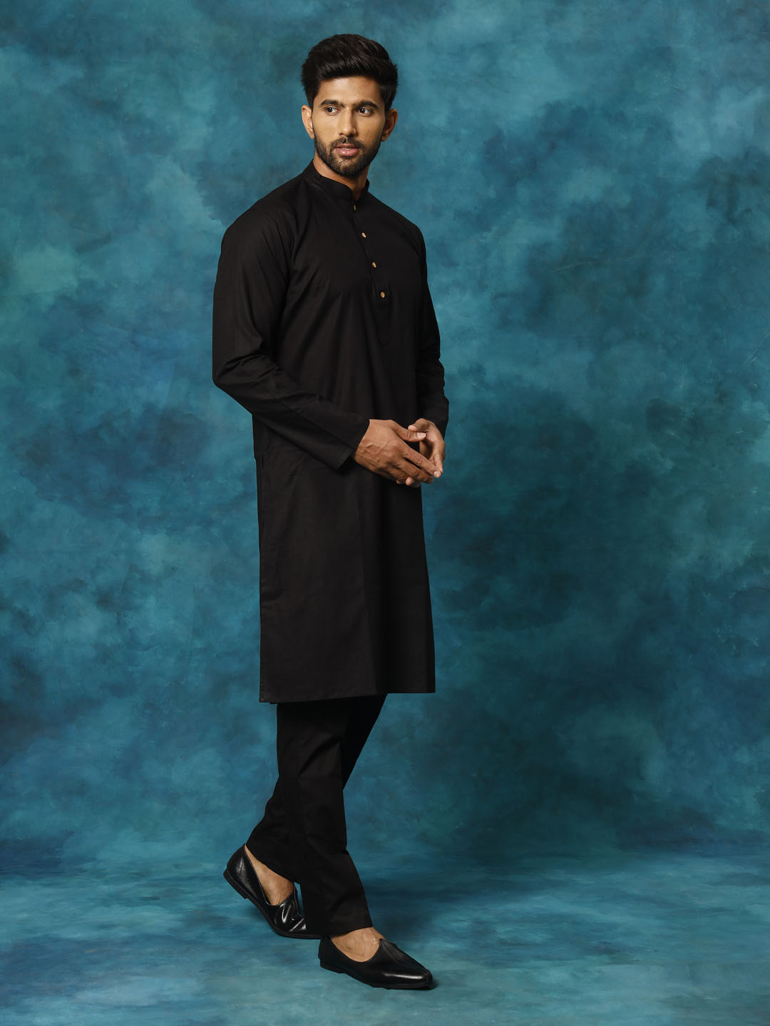 Sarvati Men's Black Cotton Blend Kurta Pyjama Set