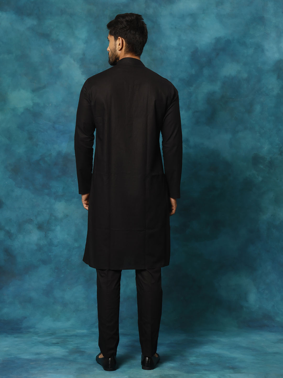 Sarvati Men's Black Cotton Blend Kurta Pyjama Set