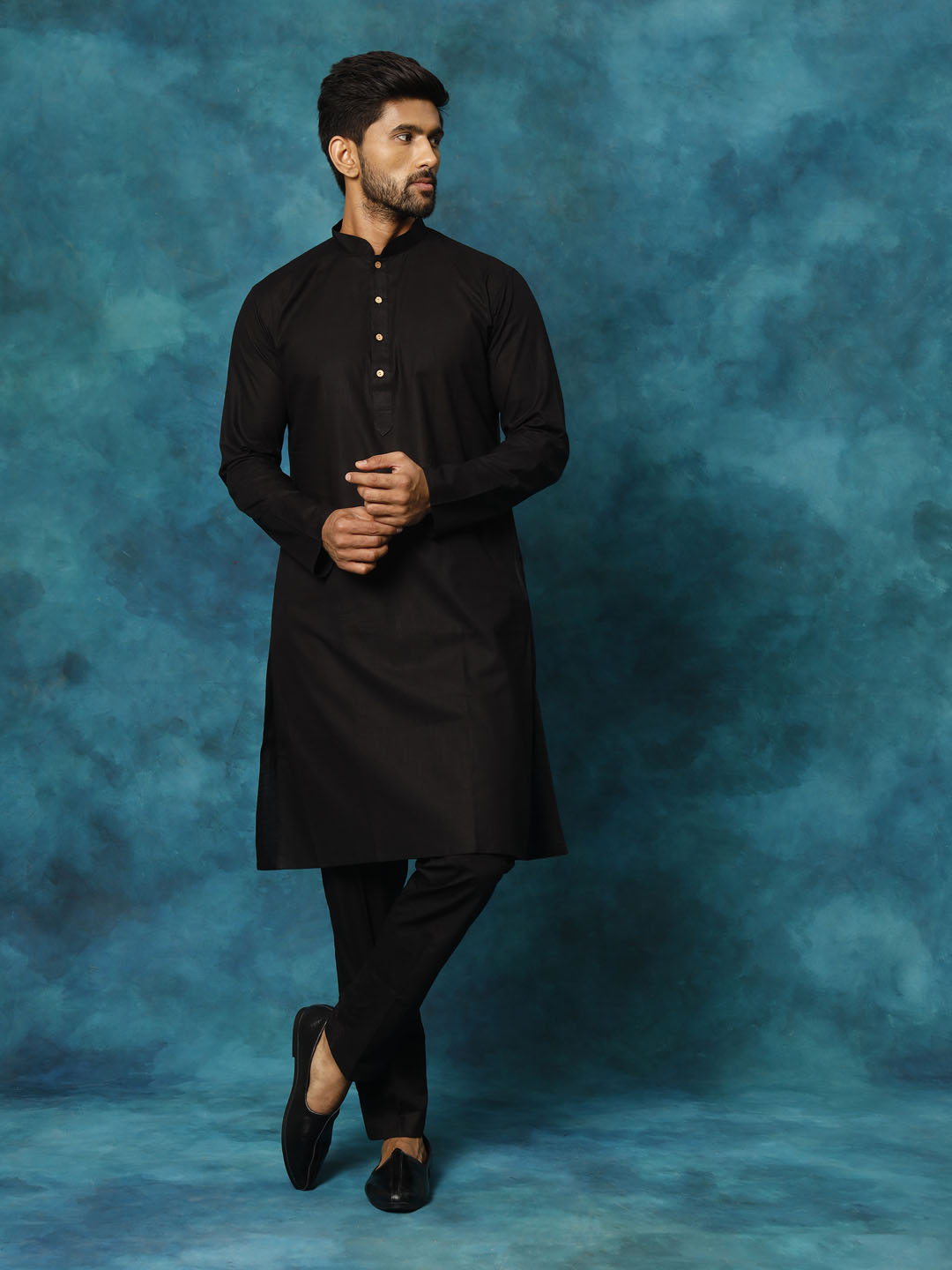 Sarvati Men's Black Cotton Blend Kurta Pyjama Set