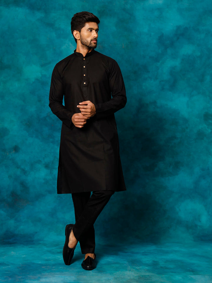 Sarvati Men's Black Cotton Blend Kurta Pyjama Set