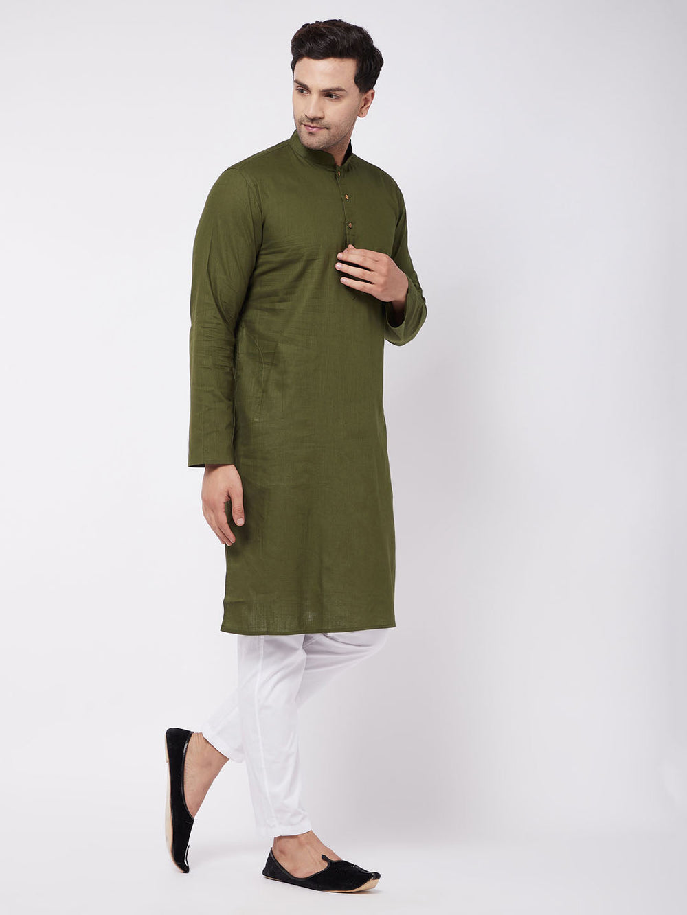 Sarvati Men's Mehendi Green Solid Cotton Blend Kurta And White  Pyjama Set