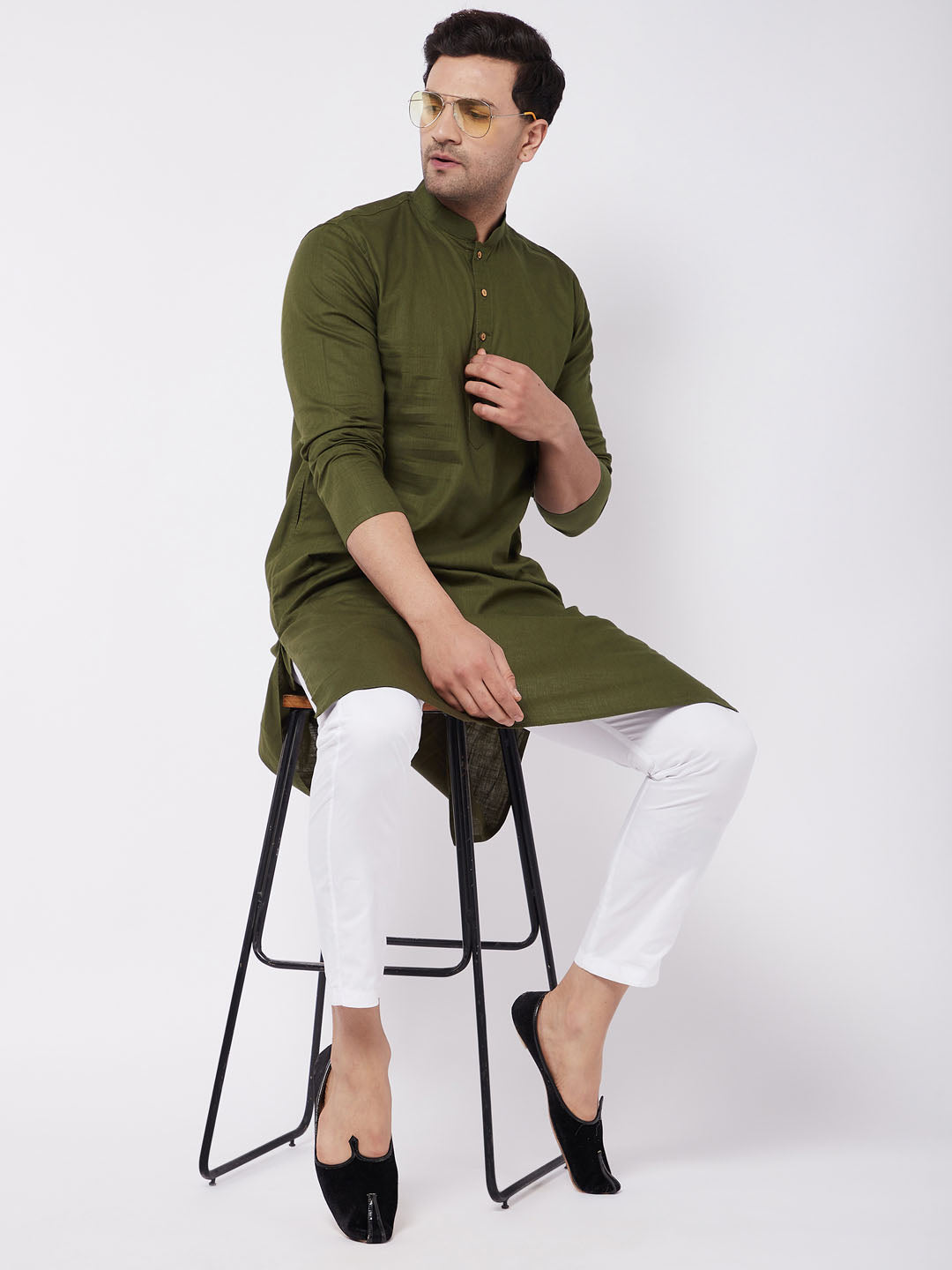 Sarvati Men's Mehendi Green Solid Cotton Blend Kurta And White  Pyjama Set