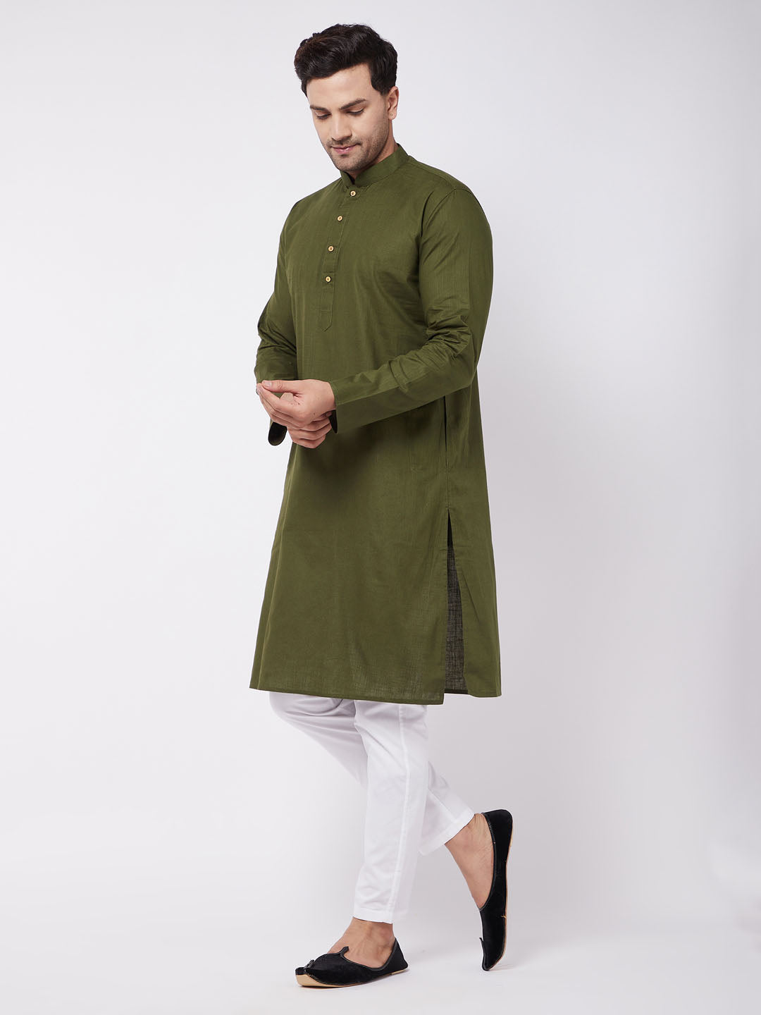 Sarvati Men's Mehendi Green Solid Cotton Blend Kurta And White Cotton Pant Set