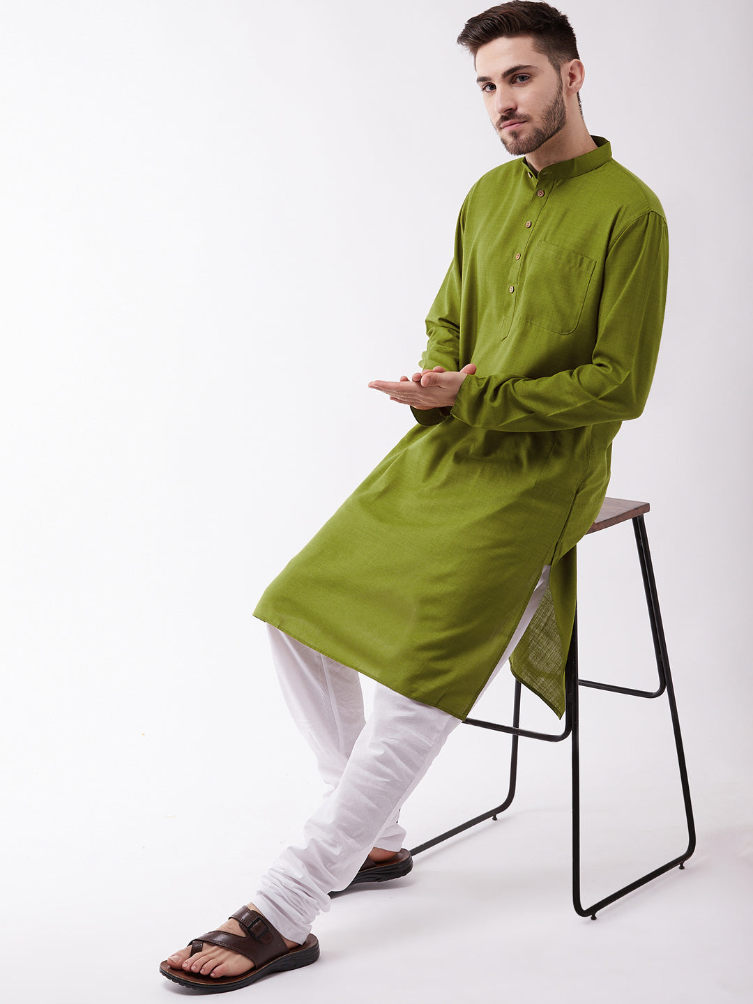 Sarvati Men's Mehendi Green And White Cotton Blend Kurta Pyjama Set