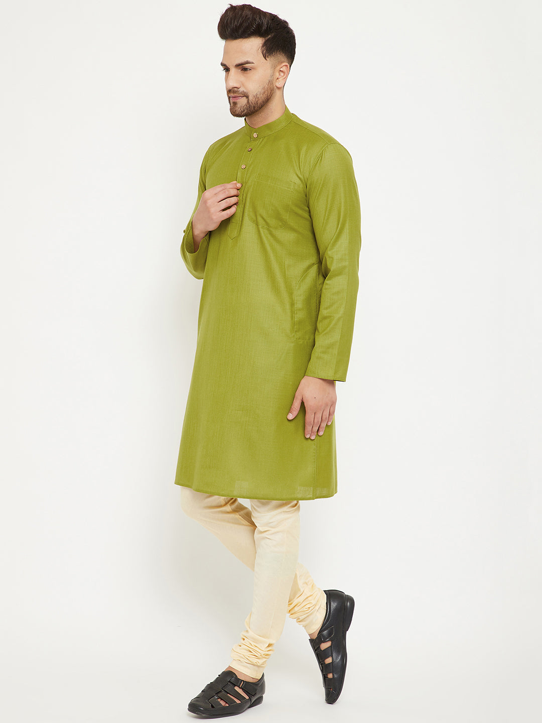 Sarvati Men's Mehendi Green And Cream Cotton Blend Kurta Pyjama Set