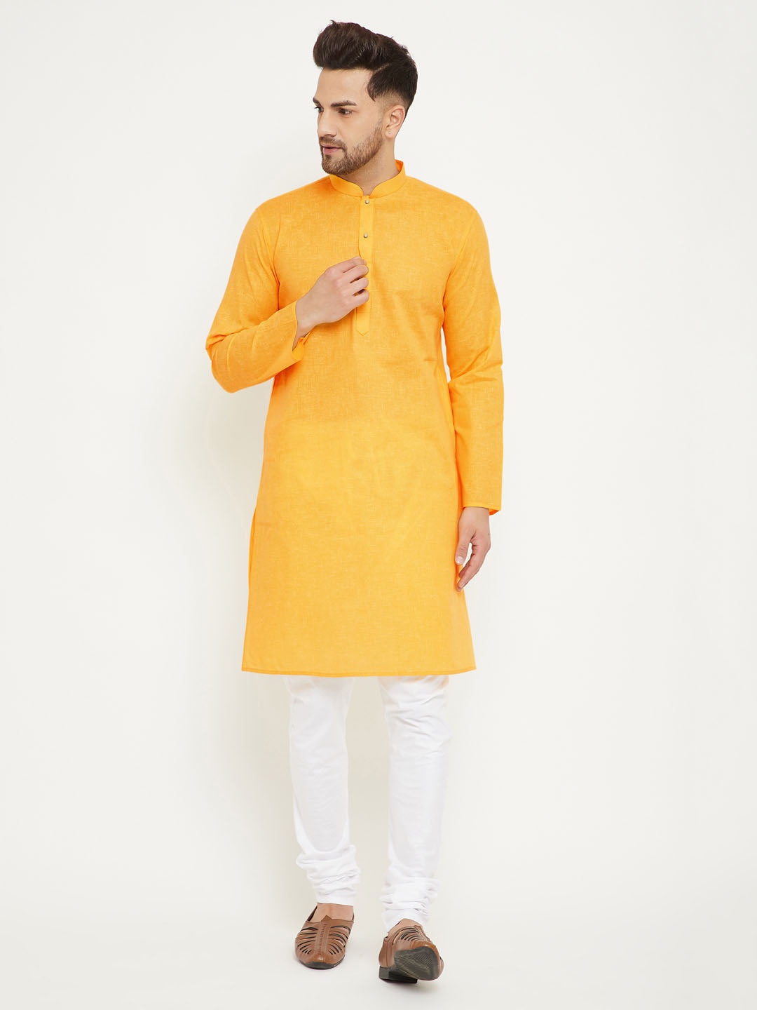 Sarvati Men's Yellow And White Cotton Blend Kurta Pyjama Set