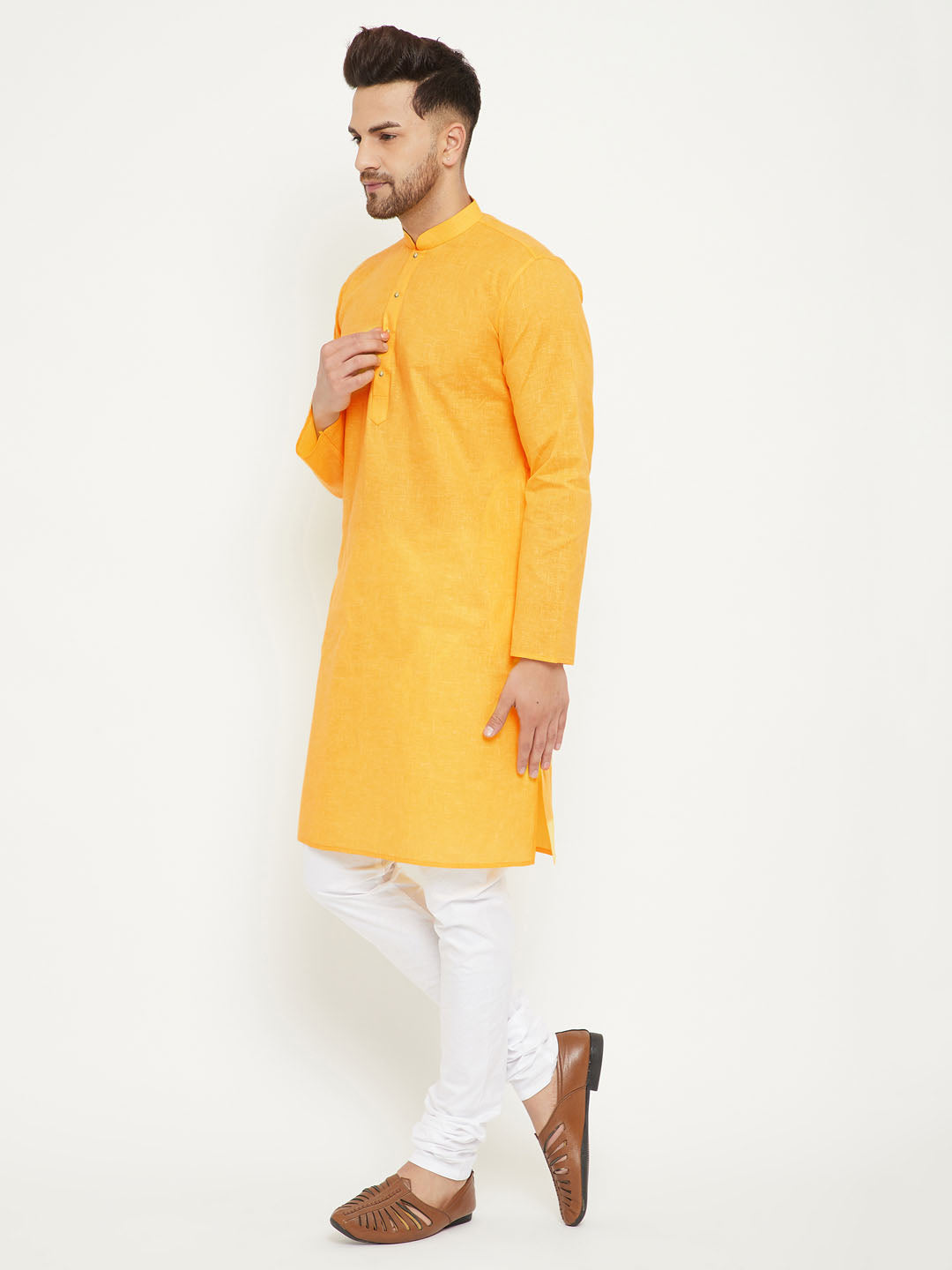 Sarvati Men's Yellow And White Cotton Blend Kurta Pyjama Set