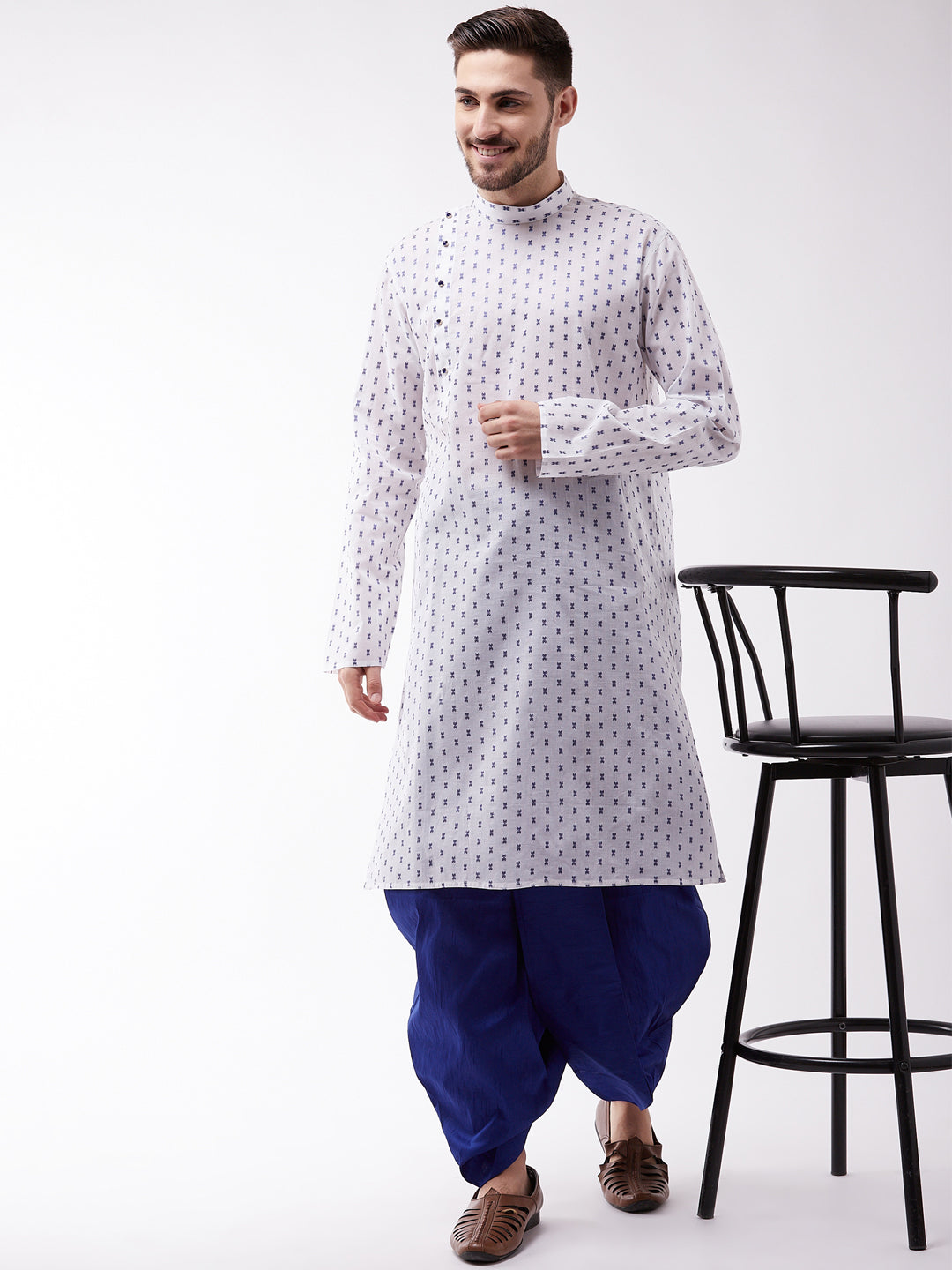 Sarvati Men's White And Blue Cotton Kurta And Dhoti Set