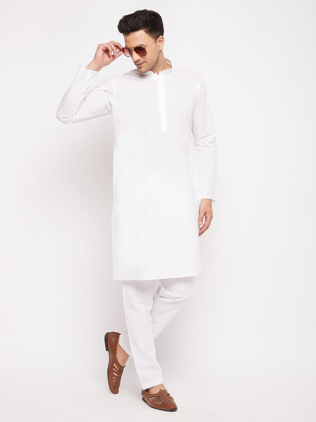 Sarvati Men's White Kurta And Pajama Set